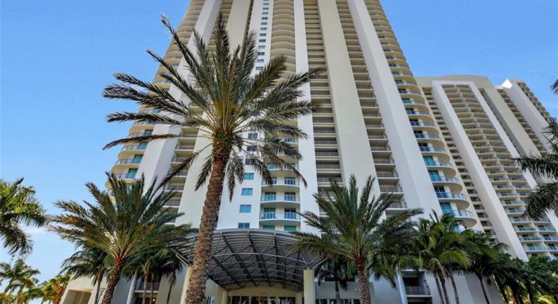 GREAT PRICE - price adjusted for this phenomenal condo in the OASIS 